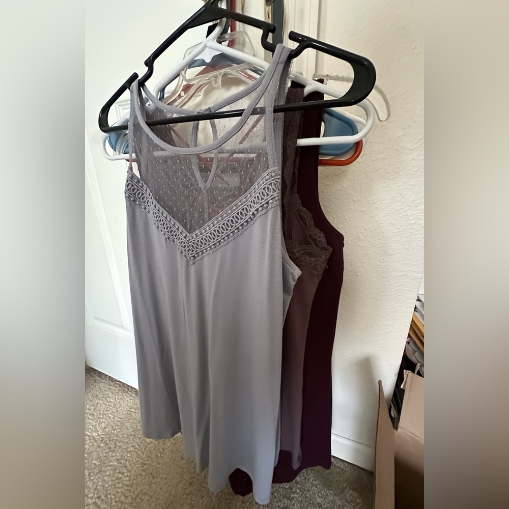 Bundle of 8 tanks size XS and S